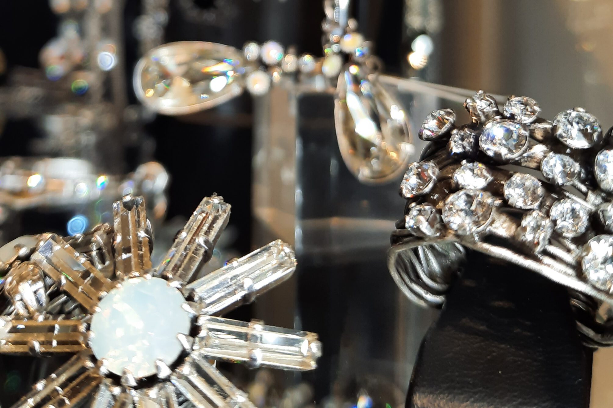 weißer Strass